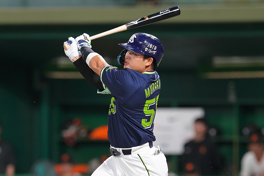 巨人戦で2本の本塁打を放った村上宗隆【写真：産経新聞社】