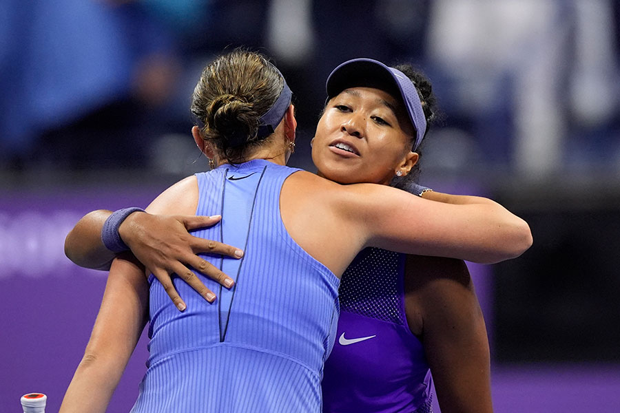 準決勝で死闘を繰り広げた大坂なおみとアマンダ・アニシモバ(手前)【写真:ロイター】