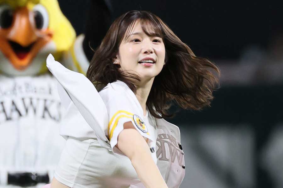 セレモニアルピッチに現れた内田真礼さん【写真：産経新聞社】