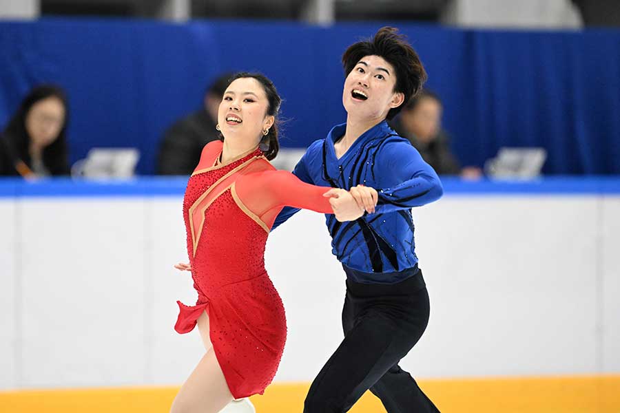 アイスダンスFDで演技を披露する吉田唄菜・森田真沙也組【写真：徳原隆元】
