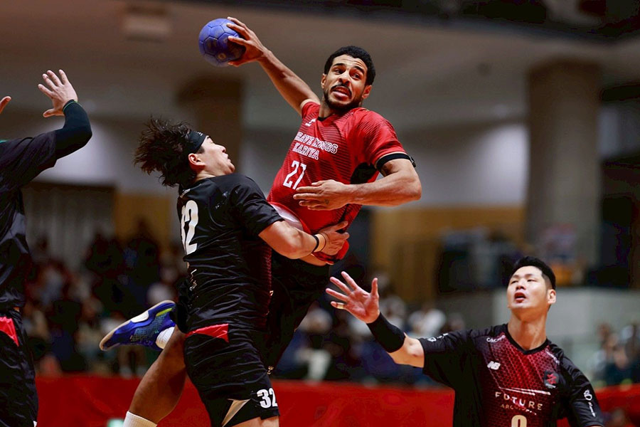 破壊的なシュートを放つブレイヴキングス刈谷のアンドレ・ゴメス(中央)【写真:ブレイヴキングス刈谷】