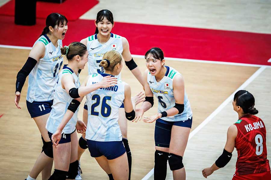 ブラジルと対戦した女子バレー日本代表【写真：Volleyball World提供】