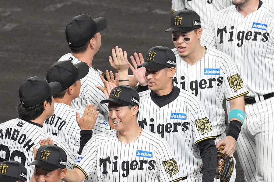 リーグ優勝を決めた阪神タイガース【写真：産経新聞社】