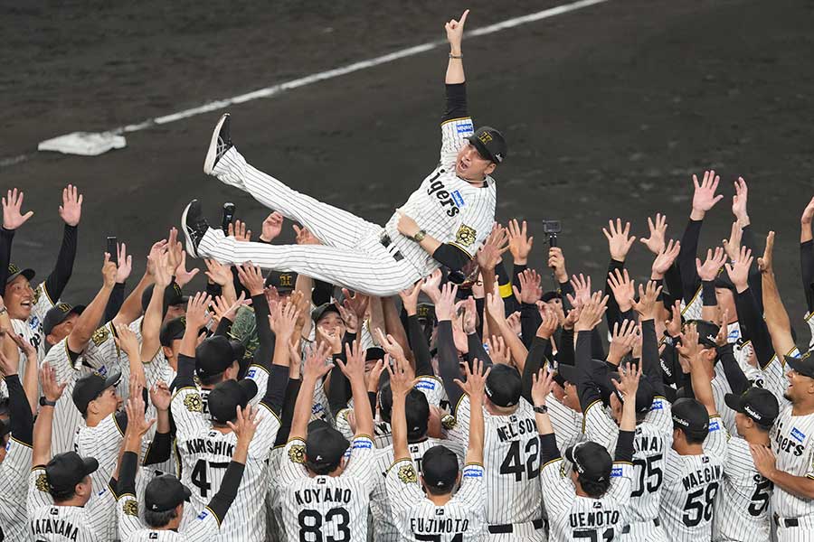 リーグ優勝を決めた阪神タイガース【写真：産経新聞社】