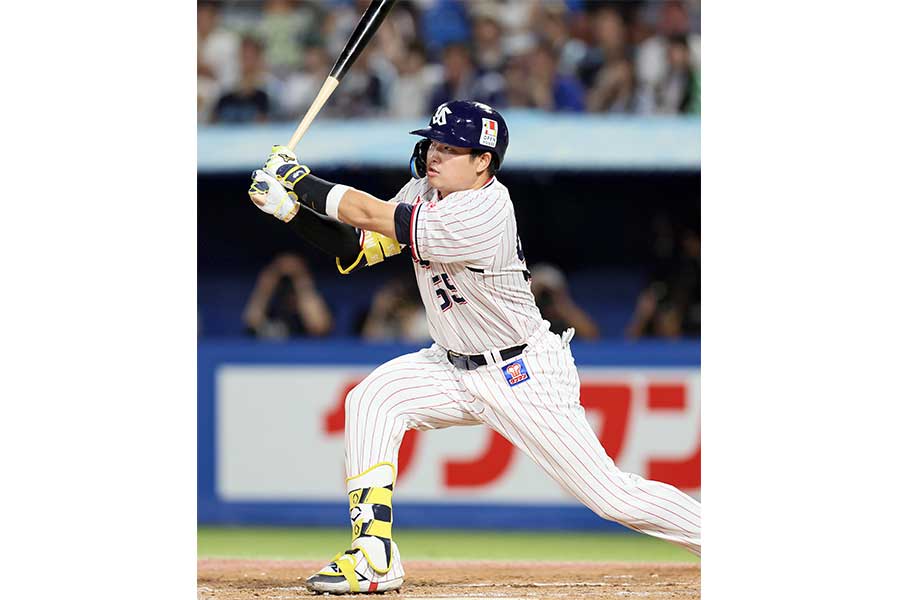 19号2ランを放つ村上宗隆【写真:産経新聞社】