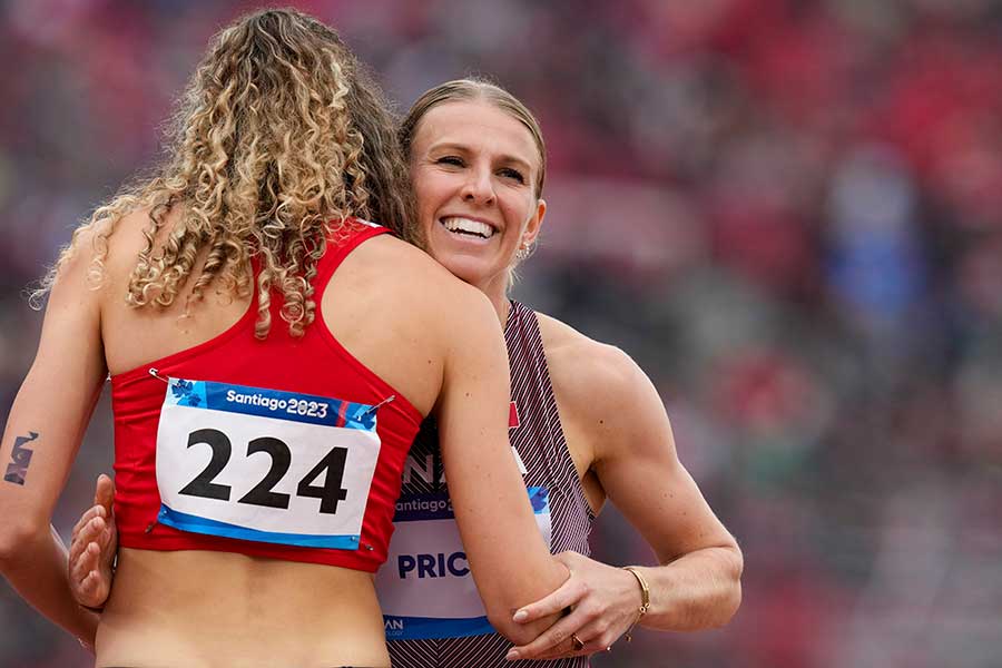 デリーン・プライス（右）【写真：AP/アフロ】