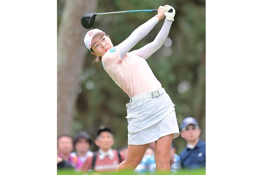 ソニー日本女子プロゴルフ選手権の第2日を終えて暫定首位に立つ佐藤心結【写真：スポーツ報知/アフロ】