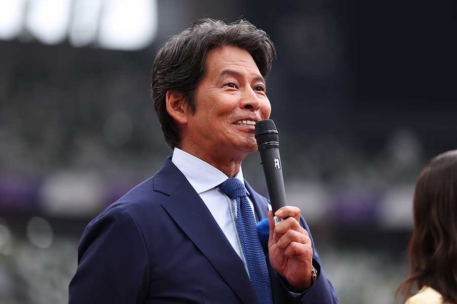 4日に国立競技場で行われた公開練習にも姿を現した織田裕二（右）【写真：森田直樹/アフロスポーツ】