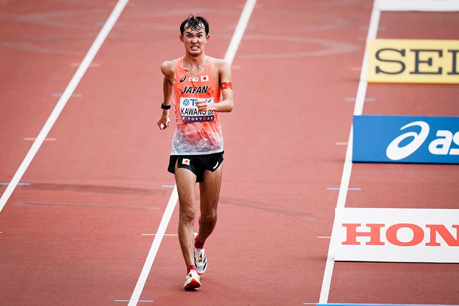 懸命に歩く川野将虎【写真：中戸川知世】