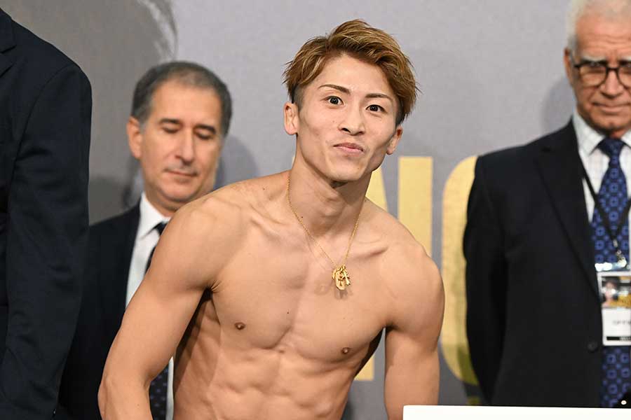 前日計量を行った井上尚弥【写真：徳原隆元】