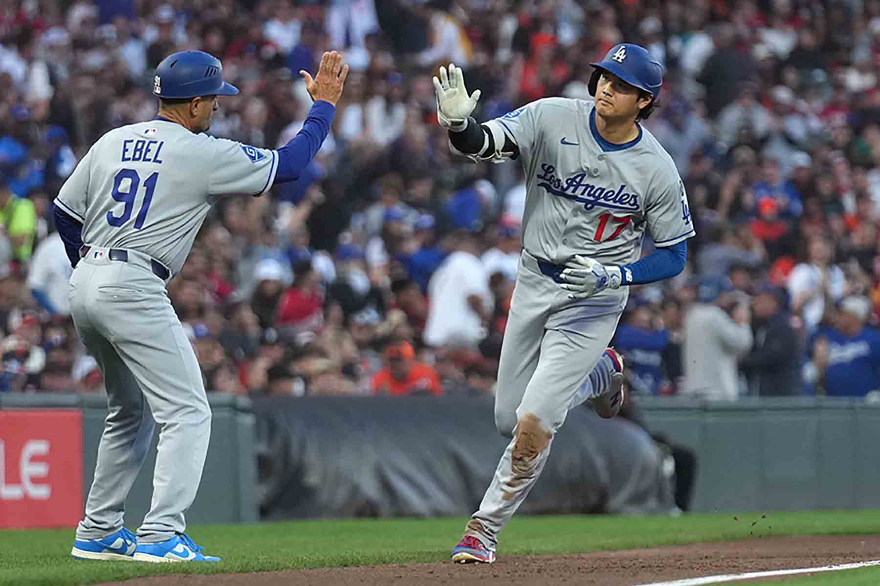 ジャイアンツ戦で今季第49号を放ったドジャースの大谷翔平【写真：ロイター】