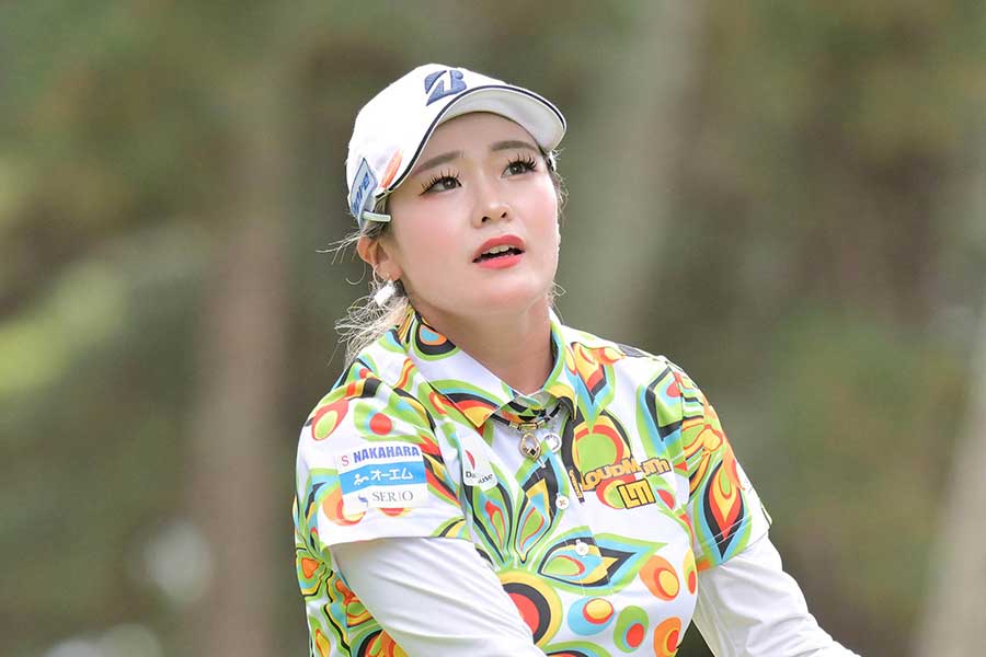 ソニー日本女子プロゴルフ選手権でプレーする桑木志帆【写真：スポーツ報知/アフロ】
