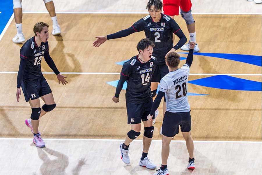 トルコに敗戦したバレー男子日本代表【写真：Volleyball World提供】