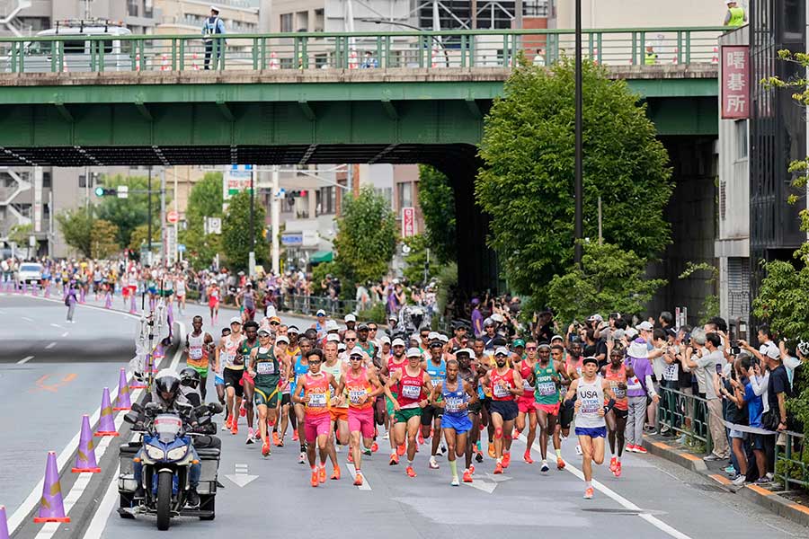 男子マラソンの先頭集団【写真:AP/アフロ】