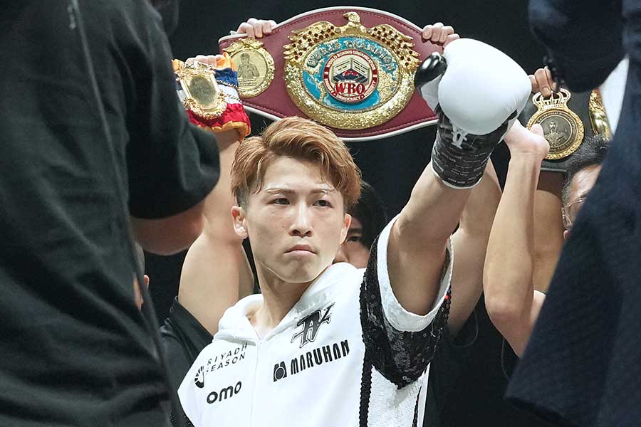アフマダリエフ戦のリングに上がった井上尚弥【写真提供：Top Rank/NAOKI FUKUDA】