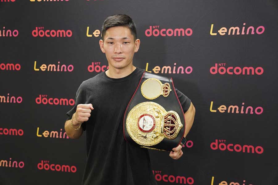 一夜明け会見を行った松本流星【写真：澤田直人】