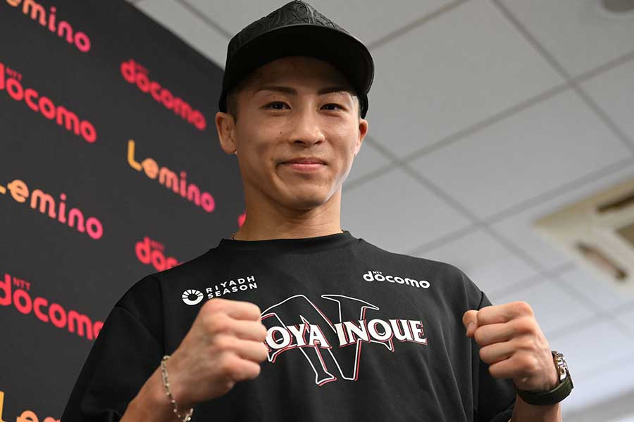 一夜明け会見を行った井上尚弥【写真:徳原隆元】