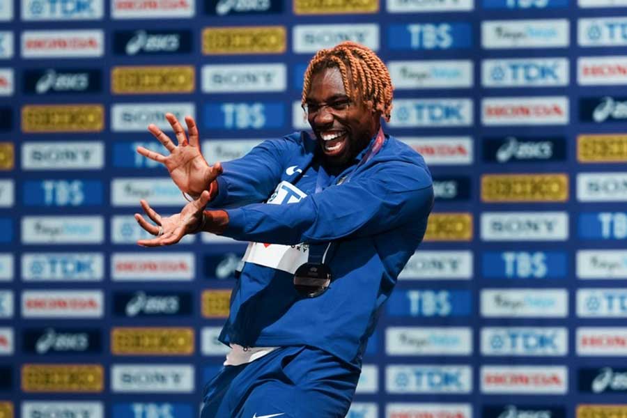 かめはめ波を放つノア・ライルズ【写真：中戸川知世】