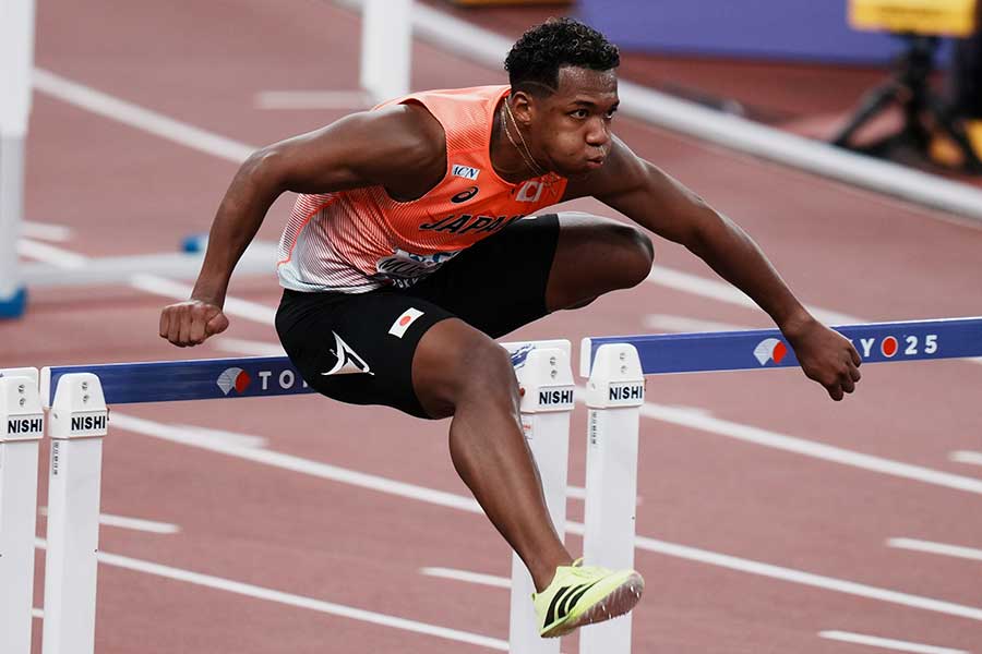 男子110メートル障害で準決勝進出を決めた村竹ラシッド【写真：中戸川知世】