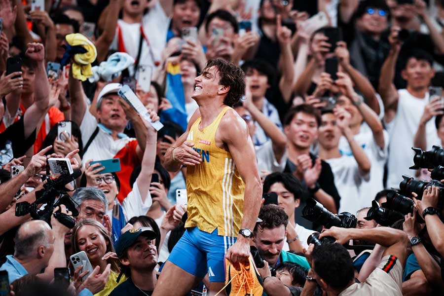 男子棒高跳び、6メートル30の世界新記録をマークしたデュプランティス【写真：中戸川知世】