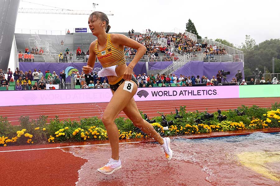 2022年オレゴン大会の女子3000メートル障害予選に出場したレア・マイアー【写真：ロイター/アフロ】