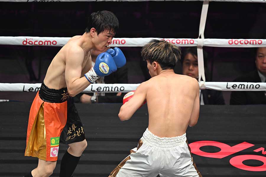 名和（左）は34歳で大舞台のオープニングカードを飾った【写真：徳原隆元】