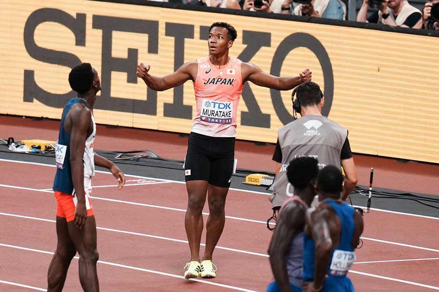 男子110メートル障害、2位に入り喜ぶ村竹ラシッド【写真:中戸川知世】