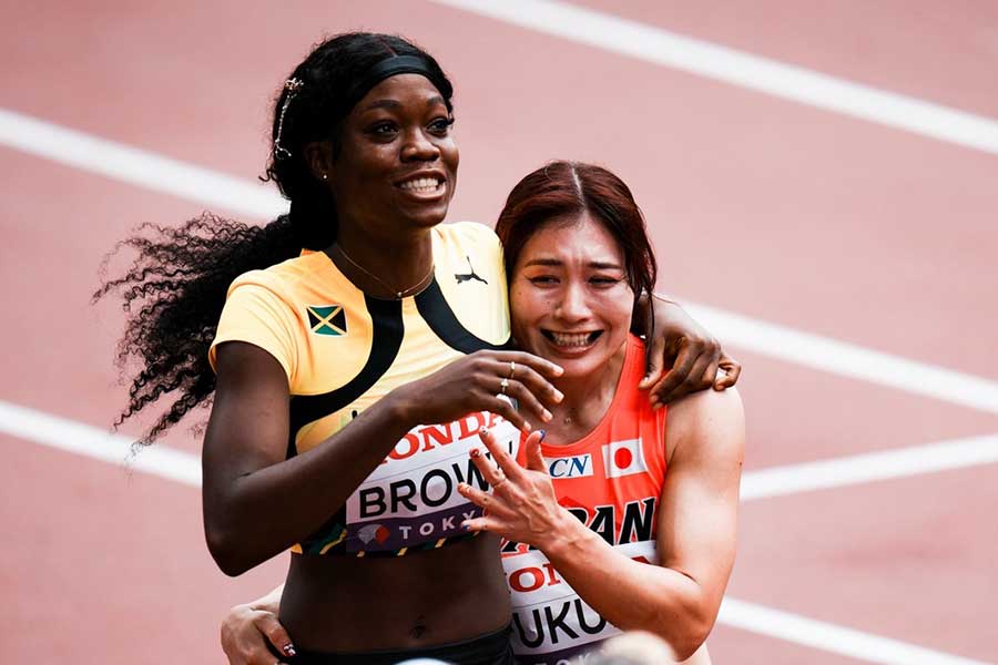 女子100メートル障害予選には福部真子（右）ら日本勢3人が出場した【写真：中戸川知世】