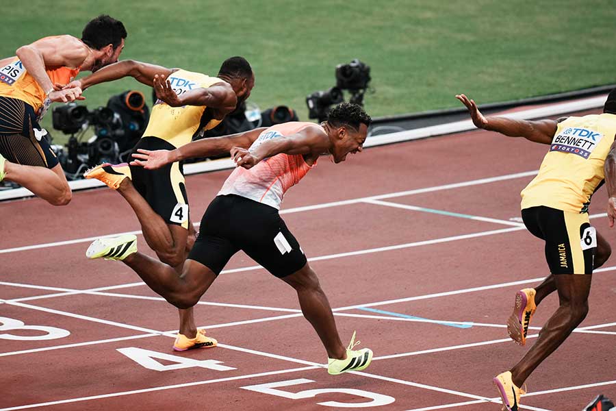 男子110メートル障害で5位に入った村竹ラシッド（右から2番目）【写真：中戸川知世】