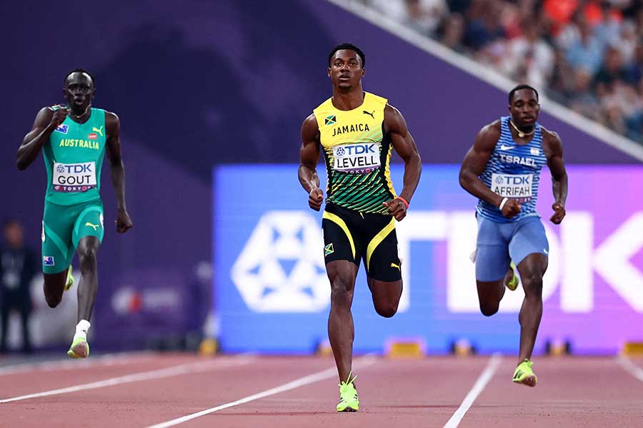 男子200メートル、19秒84で予選通過したブライアン・レベル【写真：ロイター】