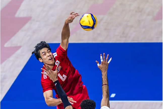 いきなり脱ぎ出して仰天」 バレー宮浦健人の筋肉美に「現地のお姉さん