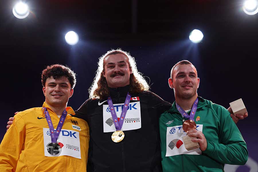 男子ハンマー投げの表彰式【写真：ロイター】