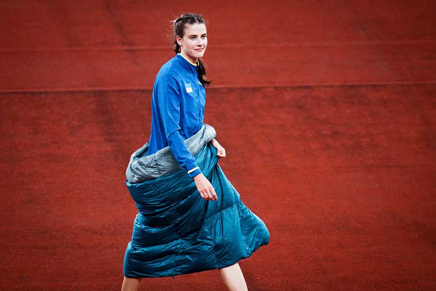 雨のため避難するマフチフ【写真：中戸川知世】