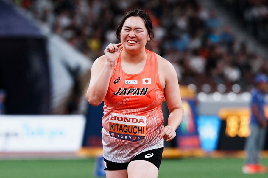 女子やり投げ、あとちょっとの仕草で悔しがる北口榛花【写真：中戸川知世】