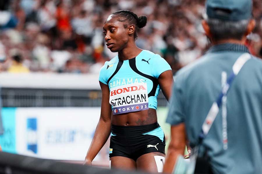 女子200メートル、フライング失格となったアンソニーク・ストラチャン【写真：中戸川知世】