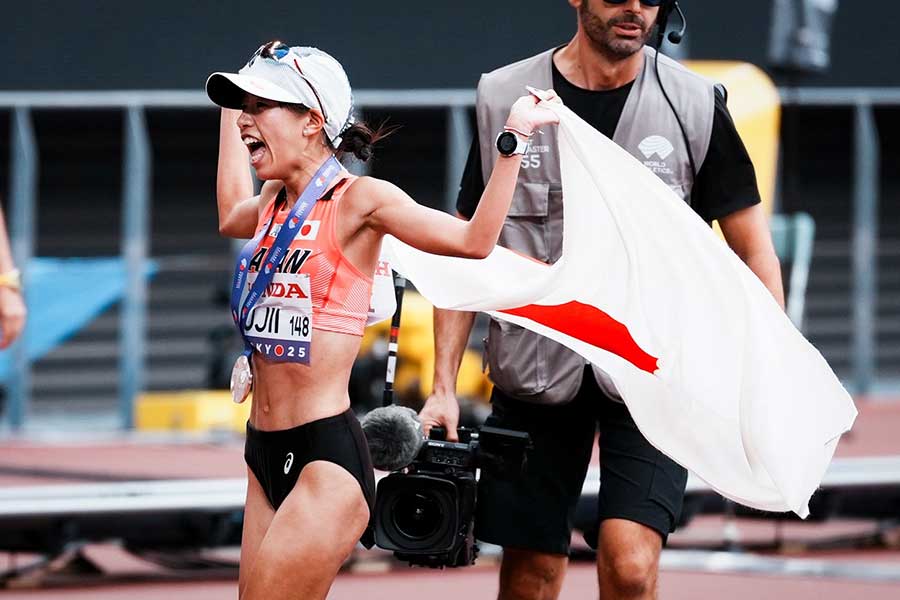 女子20キロ競歩で銅メダルを獲得した藤井菜々子【写真：中戸川知世】