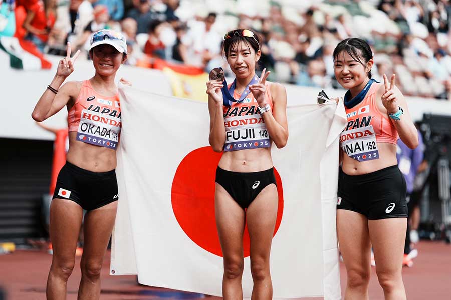 女子20キロ競歩に出場した岡田久美子、藤井菜々子、柳井綾音（左から）【写真：中戸川知世】