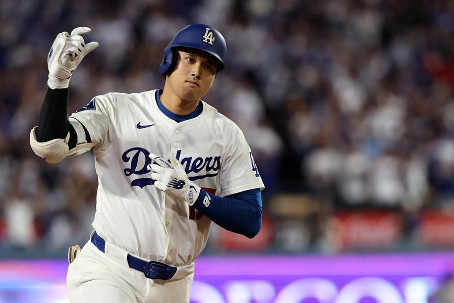 ジャイアンツ戦で52号逆転3ランを放ったドジャースの大谷翔平【写真：ロイター】