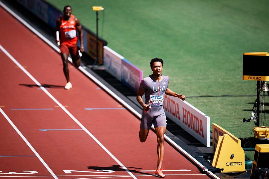 男子4×400メートルリレー、再レースに勝利した米国【写真：中戸川知世】