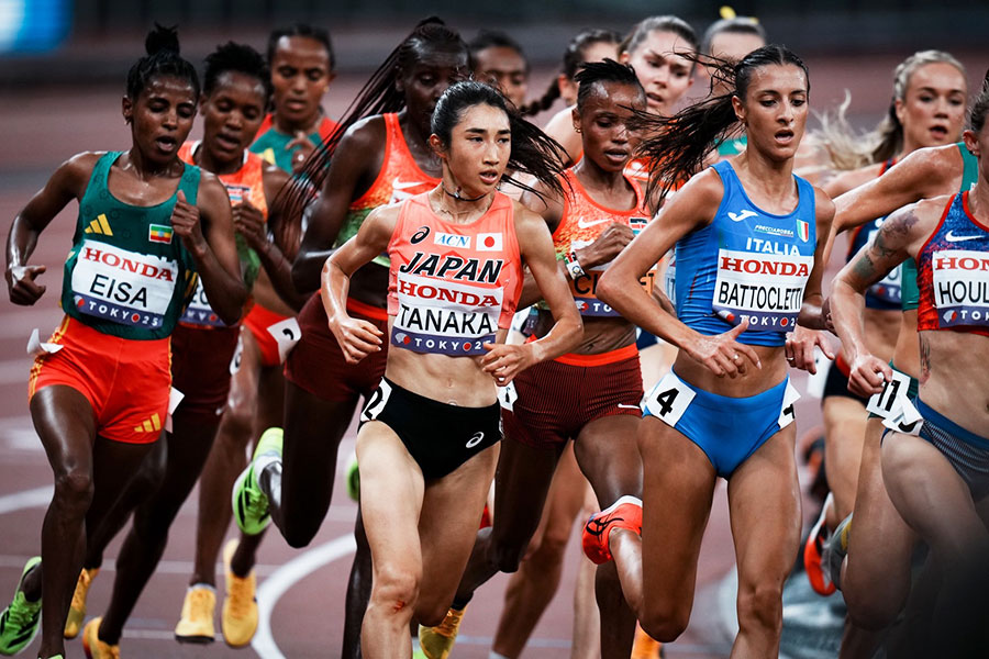 女子5000メートル決勝に出場した田中希実（中央）【写真：中戸川知世】