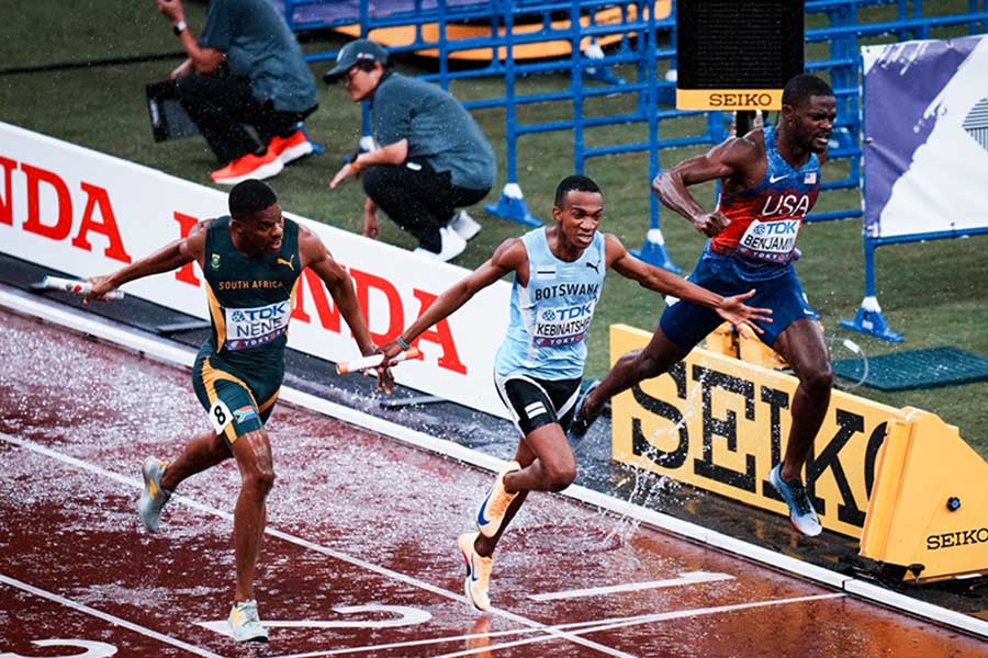 男子4×400メートルリレーで優勝したボツワナ【写真：中戸川知世】