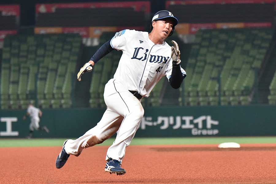 高い身体能力を生かした走塁も林冠臣の魅力だ【写真：羽鳥慶太】