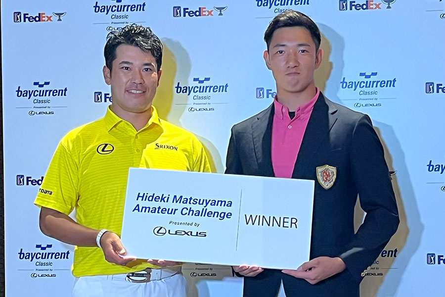 松山英樹（左）と対面した小林大河。ベイカレント・クラシック・レクサスの出場権を手にした【写真：編集部】