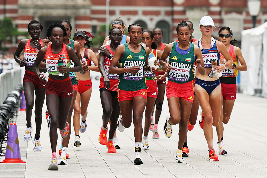 世界選手権東京大会で行われた女子マラソン【写真:ロイター】