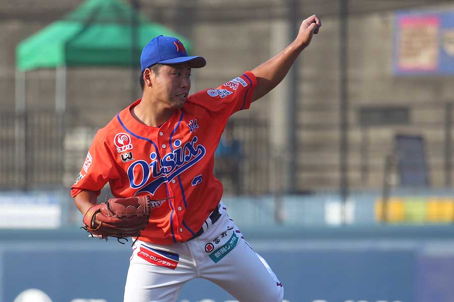 身体全体を使ったダイナミックなフォームの牧野【写真：羽鳥慶太】