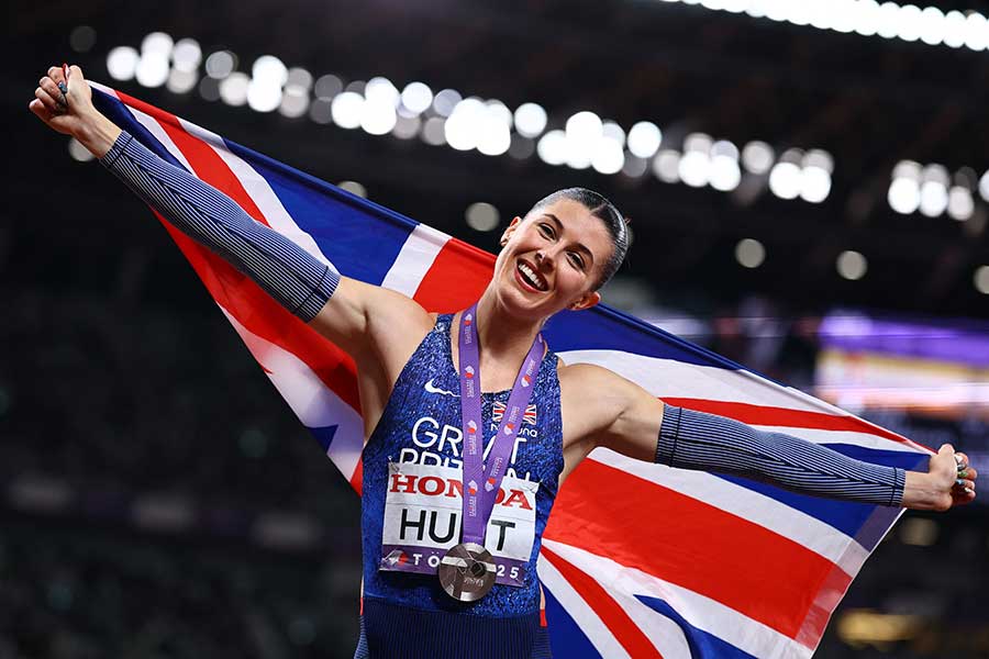 銀メダルに笑顔を見せたハント【写真：ロイター】