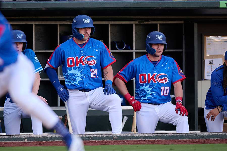 ドジャース傘下3Aのオクラホマシティ・コメッツでプレーするライアン・ウォード（右）【写真：AP/アフロ】