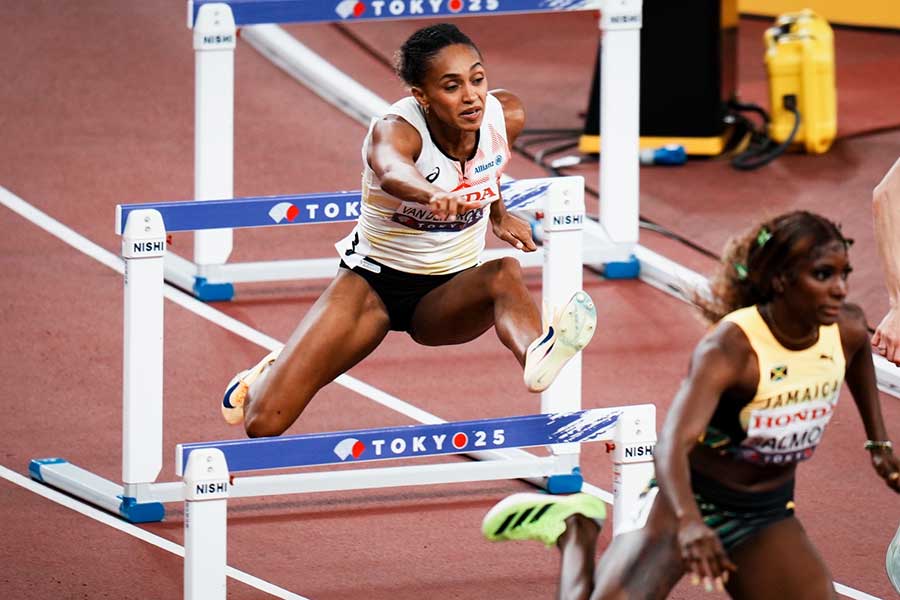 女子400メートル障害決勝で6位に入ったナオミ・ファンデンブルーク【写真：中戸川知世】
