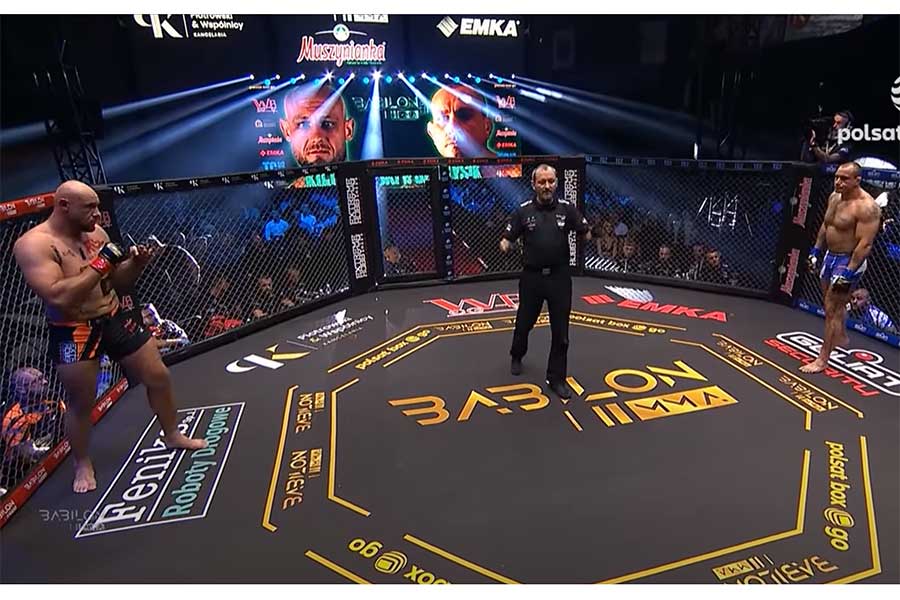 格闘技で異例の珍事が発生（画像は「バビロン・MMA54」公式YouTubeのスクリーンショット）