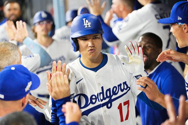 大谷が衝撃138m弾→ベンチの仕草に米国反応「銅像を今すぐ建てろ